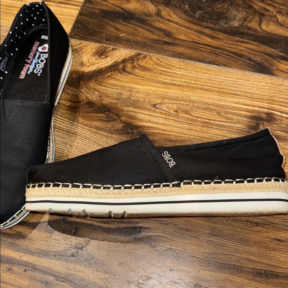 Bobs by Skechers Black Slip-On size 10 - Picture 2 of 3